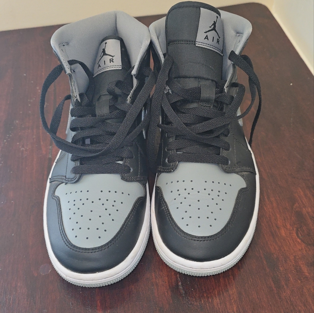 2022 Wmns Air Jordan 1 Mid 'Shadow' Sz. 9 - Picture 3 of 6